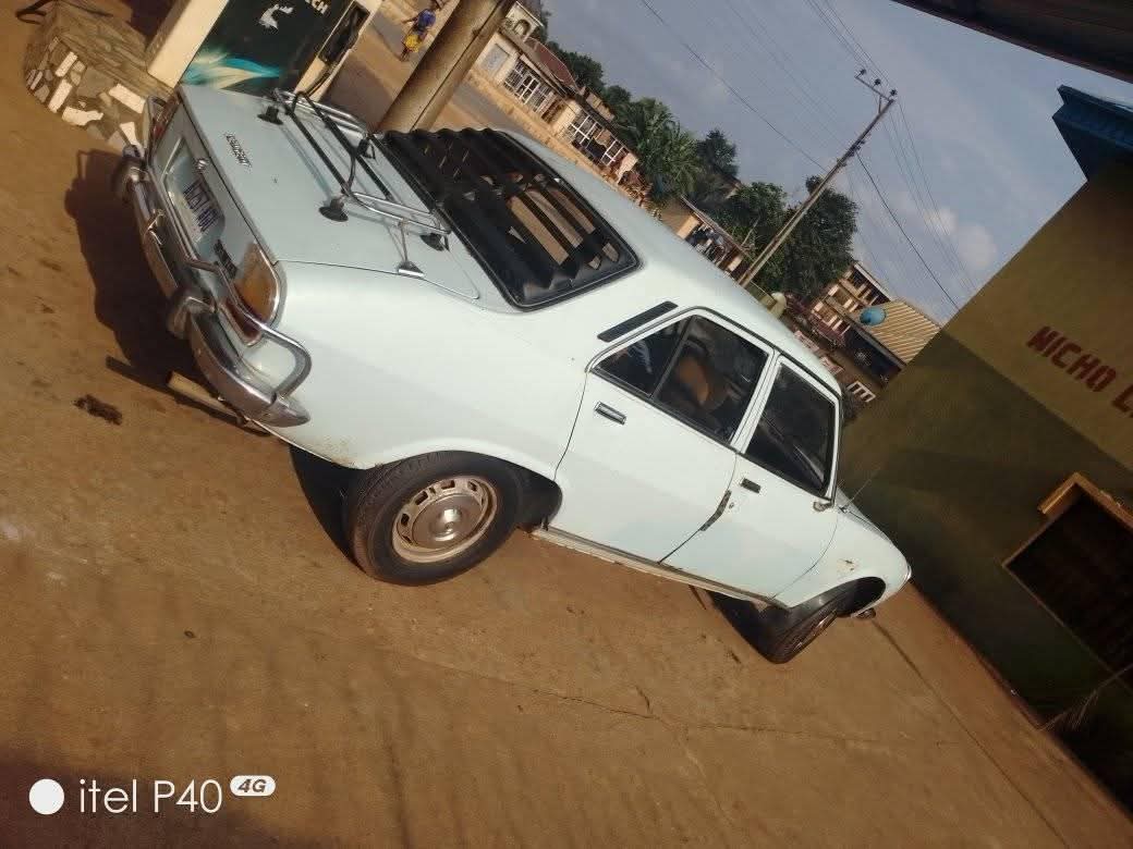 A picture of 1984 Peugeot 504