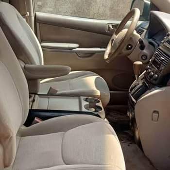 A picture of 2005 Toyota Sienna