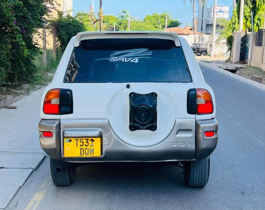 A picture of Rav 4 old model