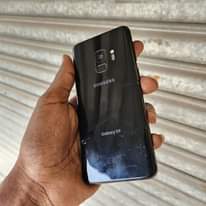 A picture of Samsung S9 plain Gb 64 ram 4 Haina tatzo Bei
