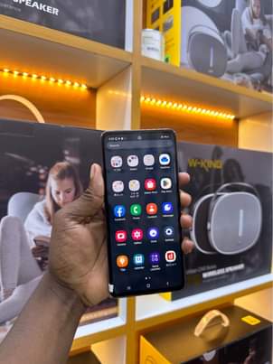 A picture of Samsung A52 gb128 Ram6