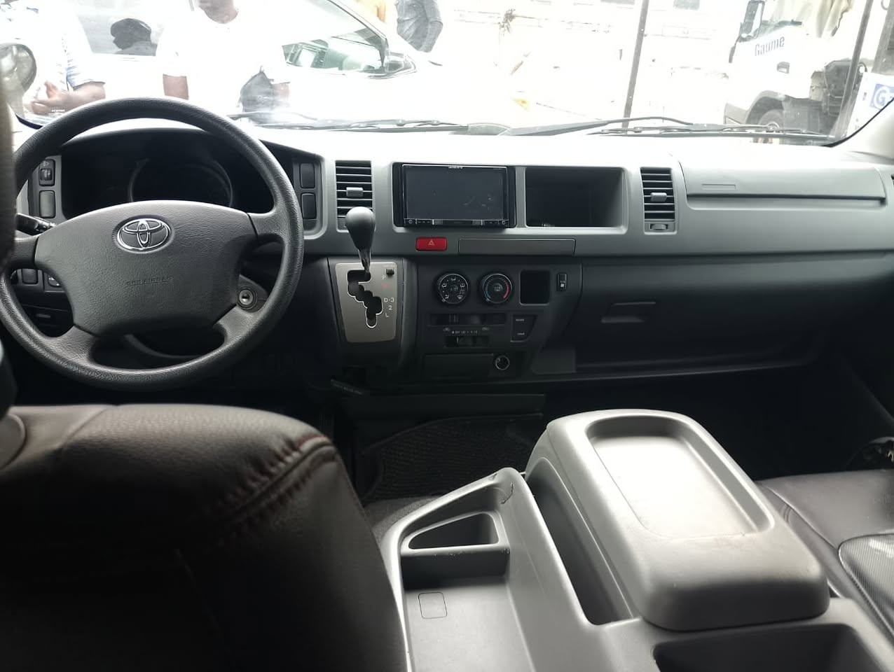 A picture of 2010 Toyota hiace