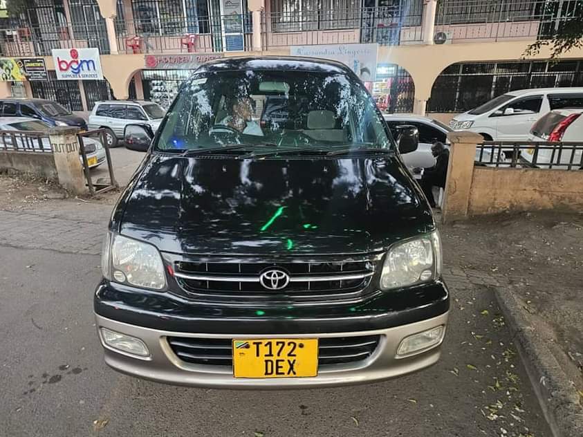 A picture of Price 13 5 ML no 0683800498 Toyota Noah Sr 40