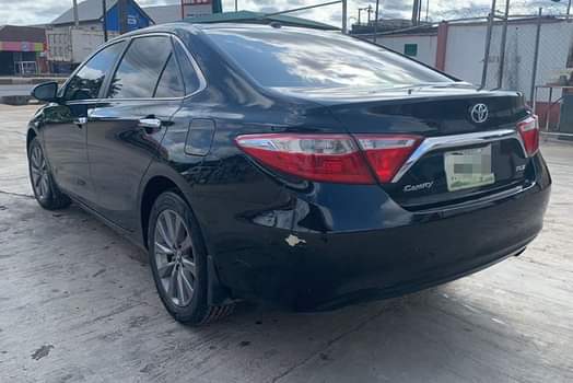 A picture of 2015 XLE Camry 4plug