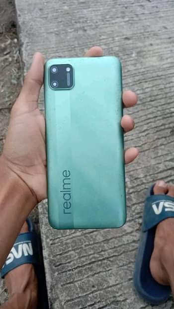 A picture of Realme c11 creck chini nyembamba sana