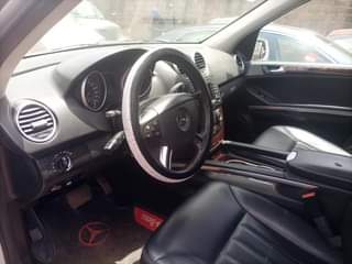 A picture of 2009 Ml 350 2008 registered