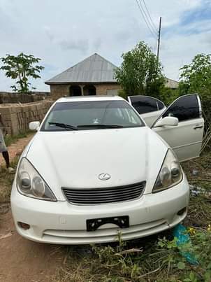 A picture of Well used Lexus ES330