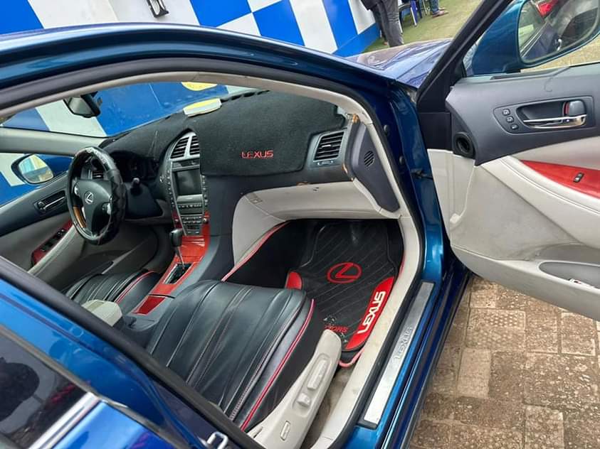 A picture of LEXUS ES 350