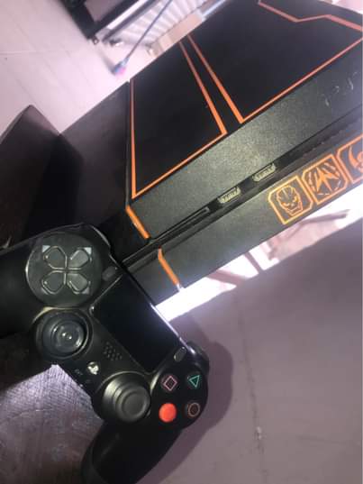 A picture of PS 4 FAT FOR SALE WITH 5 GAMES