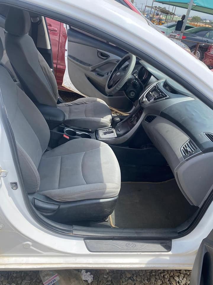A picture of Hyundai Elantra 2013