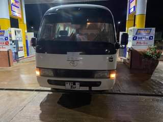 A picture of 2000 TOYOTA COASTER 4