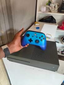 A picture of Xbox 1s storage 1 TB Games 4 Fifa 23 Need