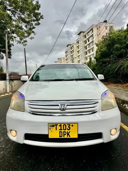 A picture of TOYOTA RAUM NEW Model