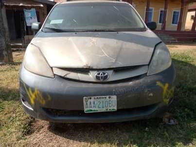 A picture of DEALER MARKET 2007 Toyota Sienna Untempered engine and Ac working