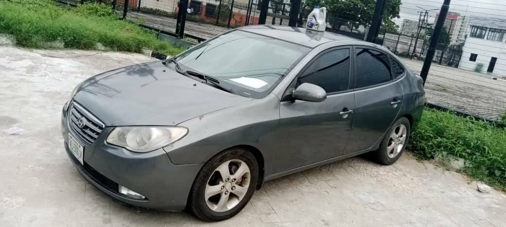 A picture of Hyundai Elantra 2008. Neatly baked on first body.