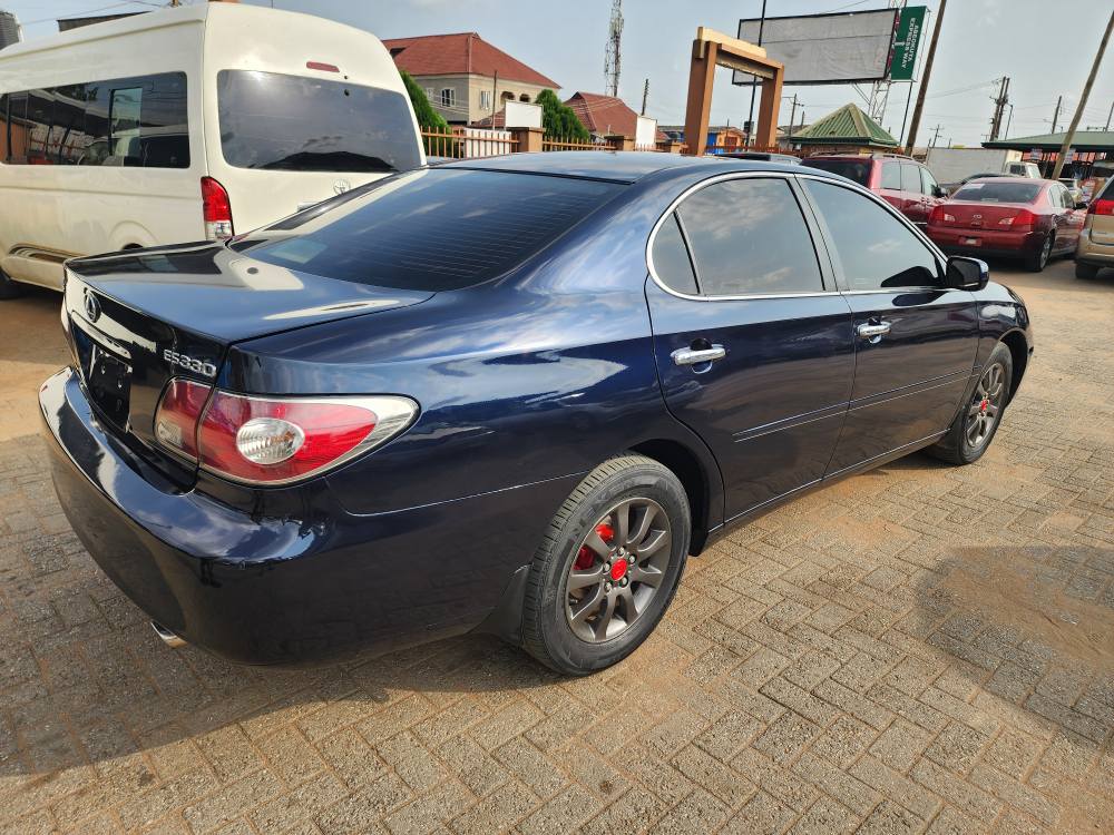 A picture of TOKUNBO STANDARD LEXUS ES330 2004 MODEL DIRECT OWNER WITH SUNROOF