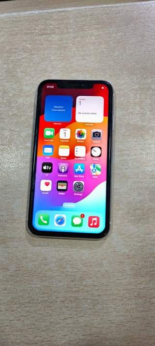 A picture of iPhone 11pro 256gb storage Face ID dey work Battery health