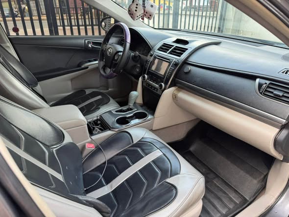 A picture of 2014 TOYOTA CAMRY
