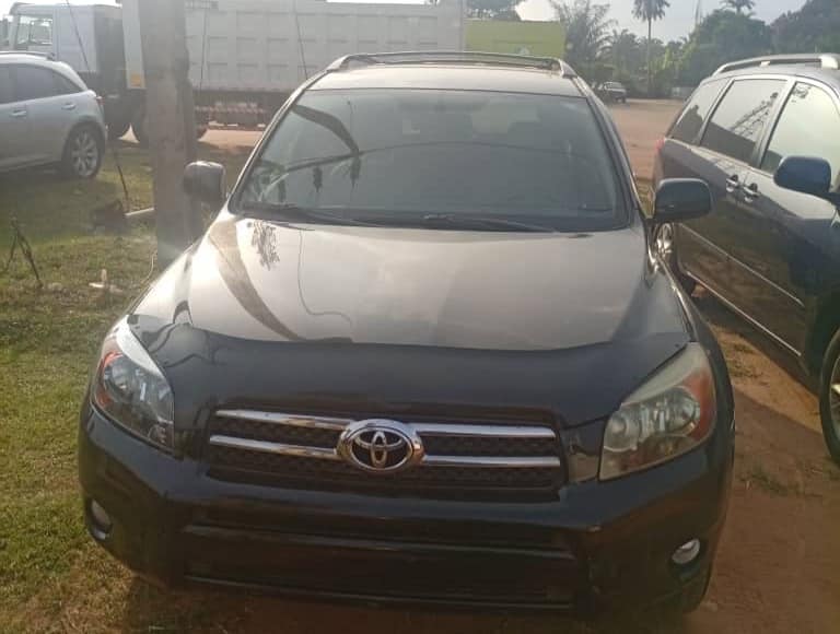 A picture of Toyota RAV4 2008 Model 4 Plug Clean Sharp