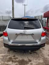 A picture of 2013 toyota highlander limited