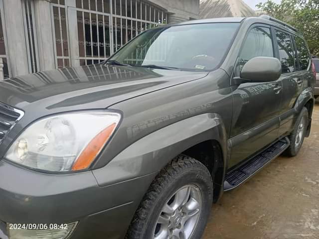 A picture of Belgium grade 2008 Lexus Gx470 with v6 engine Units silent