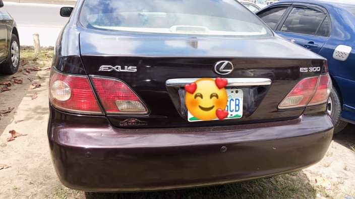 A picture of Another one Lexus es 300 Buy and drive standard AC