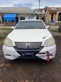 A picture of Toyota grande mark 2