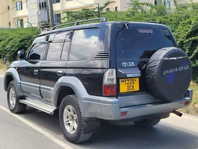 A picture of TOYOTA PRADO