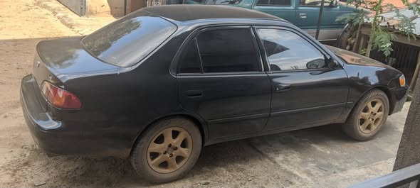 A picture of Toyota corolla 2001 le