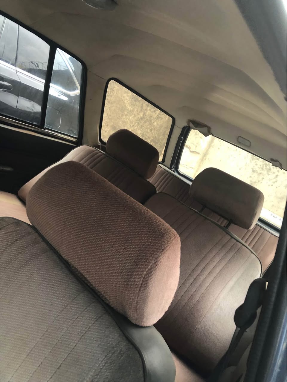 A picture of Peugeot 2000 first body price 5 3m 09012908855