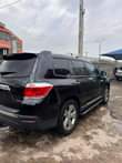 A picture of 2012 toyota highlander limited