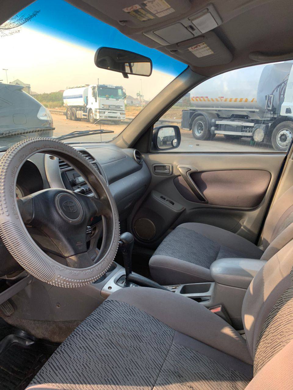 A picture of Toyota RAV4 2004