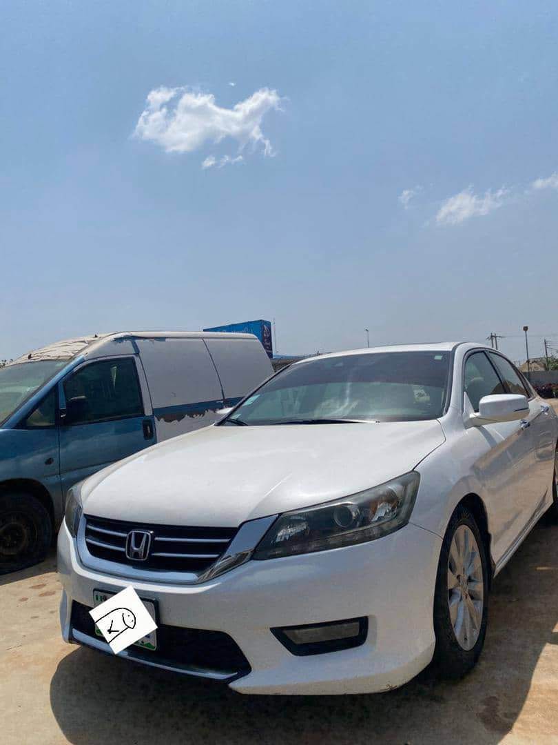 A picture of CLEAN BELGIUM STANDARD HONDA ACCORD 2013 MODEL EXL First body