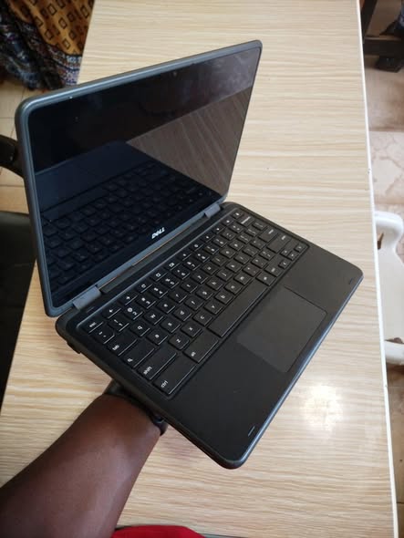 A picture of Chromebook latitude 3100 touch screen