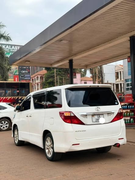 A picture of Alphard 2010 2 4cc