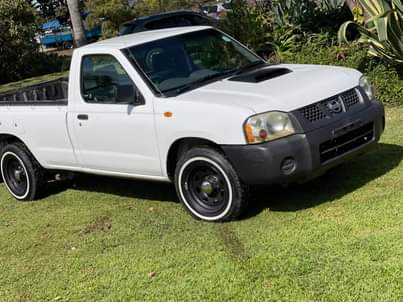 used nissan np300