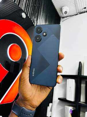 A picture of Infinix hot 30i 128Gb ram 8 clean sana 170 000Tsh