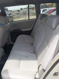 A picture of Toyota highlander 2005 model 4 sale Clean body and interior