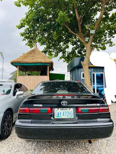 A picture of Distress Toyota Camry 2000 with just ac issue price 1