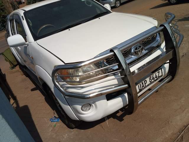 A picture of TOYOTA HILUX