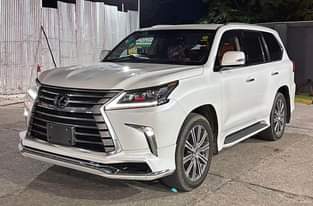 A picture of Lexus 2017 mpyaaa inauzwaaa