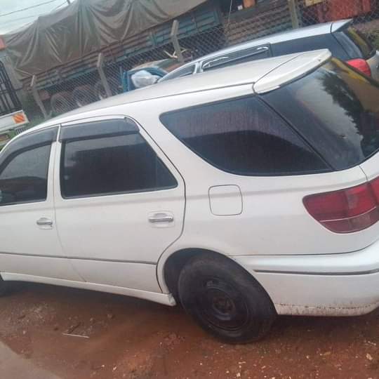A picture of Toyota vista