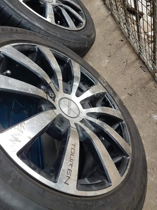 A picture of Tokubor Tyre with Alloy RIM for sale Tyre 15R