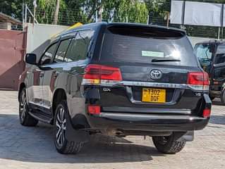A picture of TOYOTA LAND CRUISER V8 MILLION130 0716711174