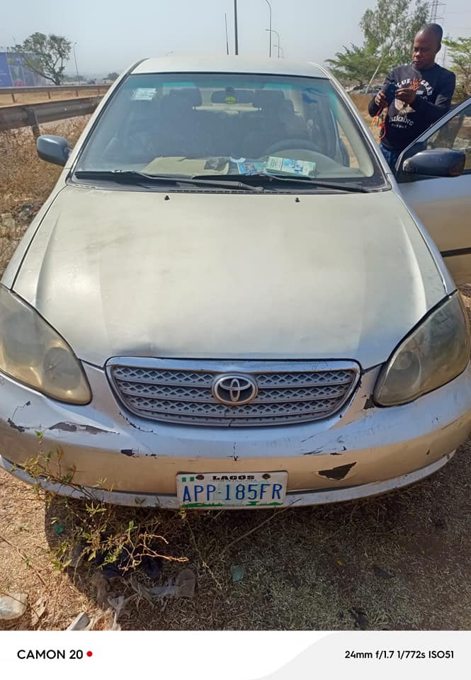 A picture of Toyota Corolla 04