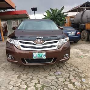 A picture of NEATLY USED 2010 MODEL TOYOTA VENZA Absolutely nothing to fix