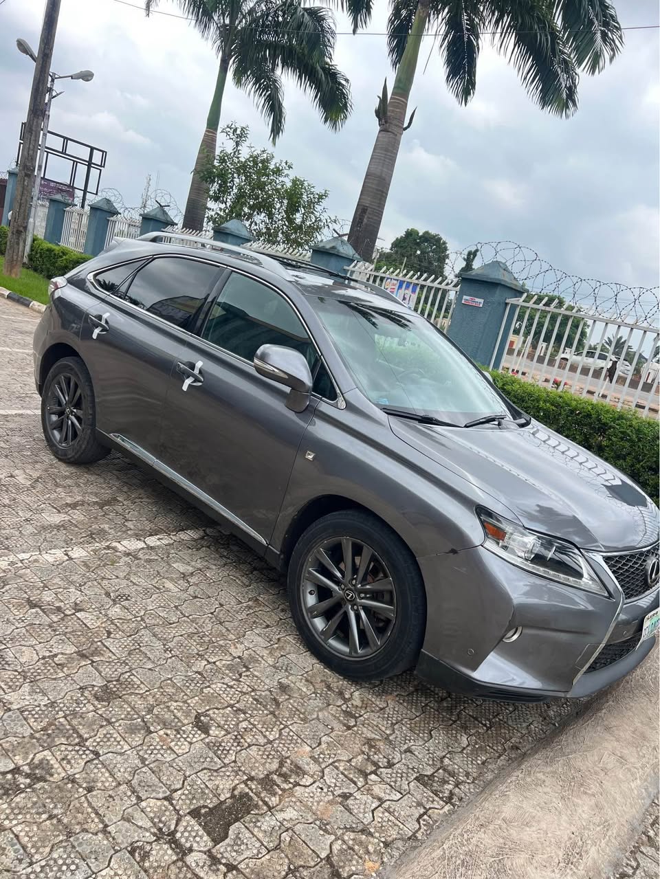 A picture of LEXUS RX350 F Sport 2013 Model First Body