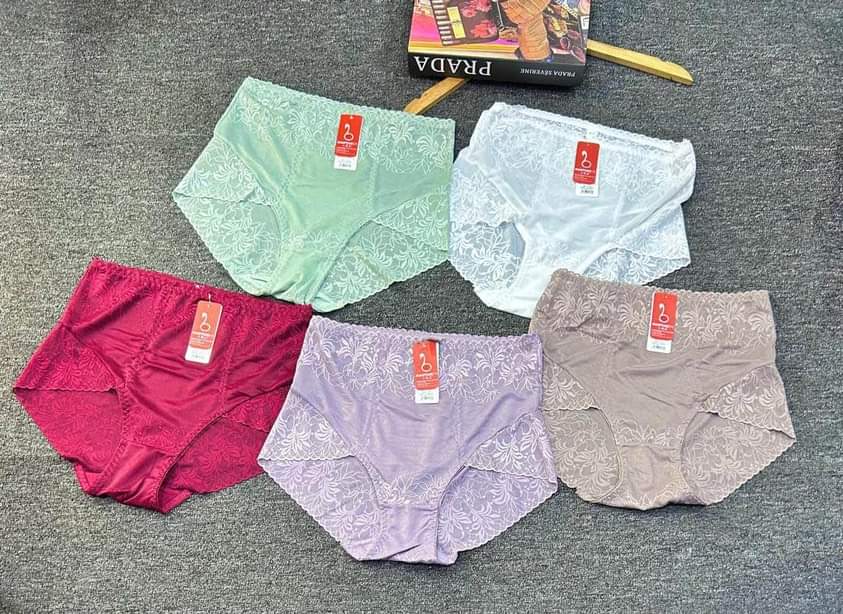 A picture of Plus size lace knickers