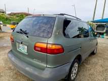 A picture of Toyota Sienna 1999