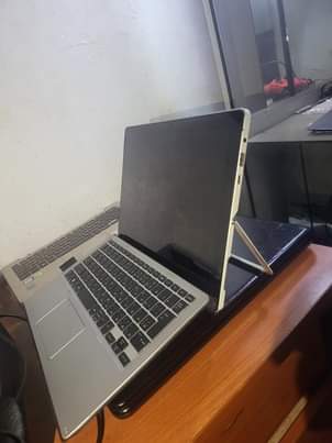 A picture of Nice looking original UK used HP elitebook x2 1012 core